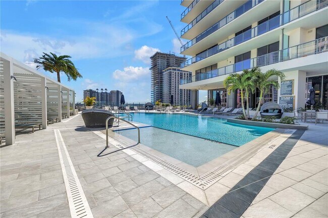 Building Photo - 275 1st Ave S