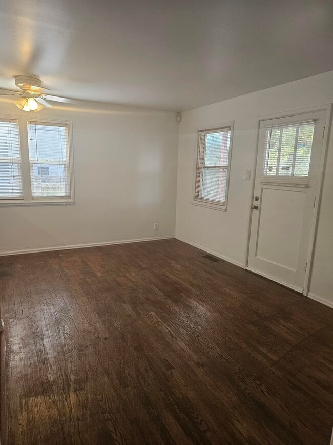 Building Photo - Gorgeous 4 bed/2 Bath home for rent $500 Off 1st Month Rent