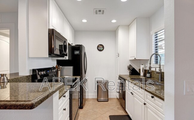 Building Photo - 1050 Ramon Rd