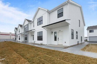 Building Photo - AWESOME BRAND NEW 4 BEDROOM 3 BATH TOWNHOME