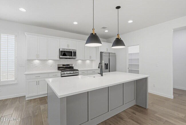 Building Photo - 4512 Mark Avizo