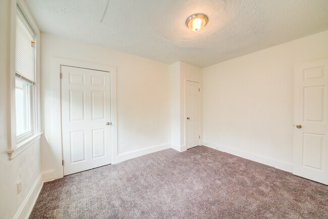 Building Photo - 32 Penelope St