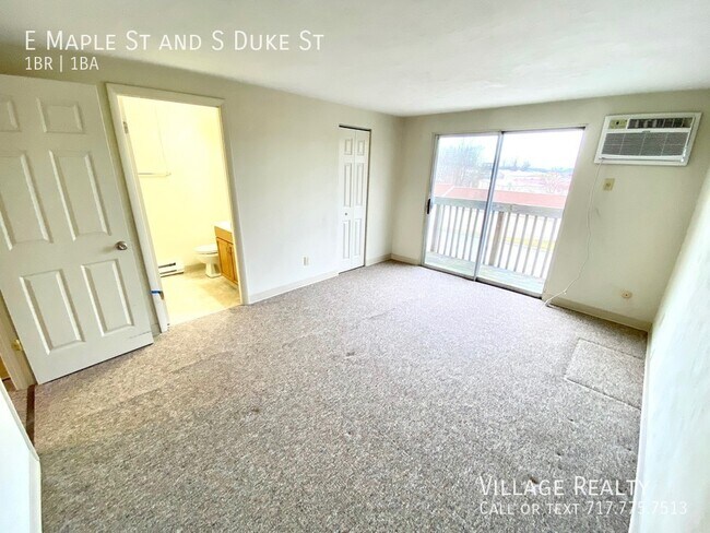 Building Photo - 461 E Maple St