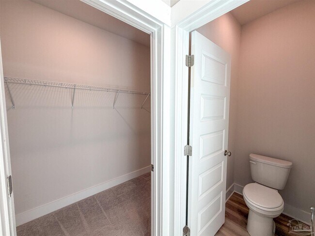 Building Photo - 220 Camellia Dr