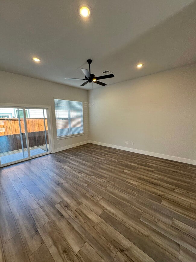 Building Photo - 700 N William E Crawford Ave