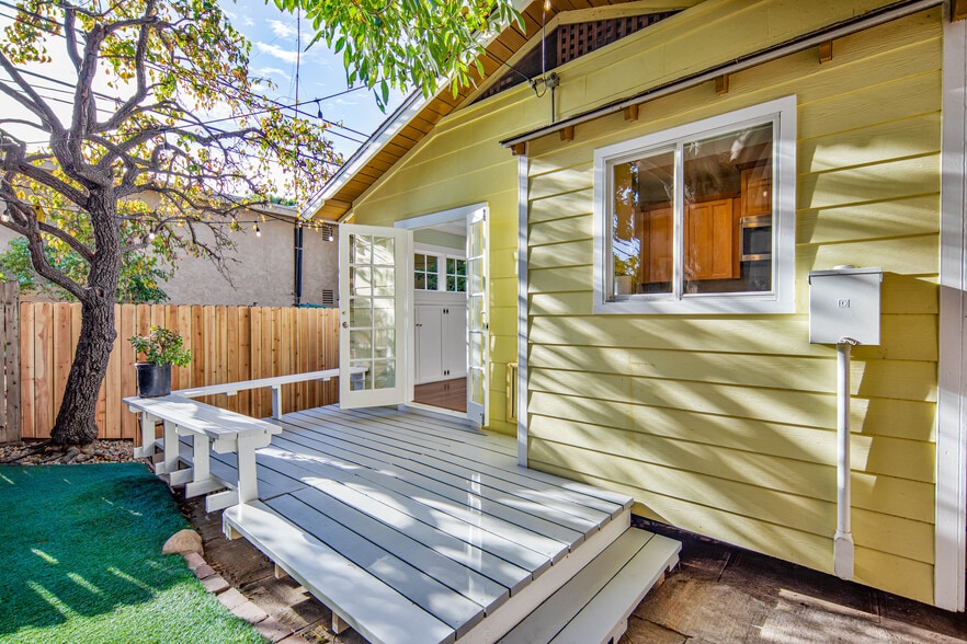 Building Photo - 240 Ashland Ave