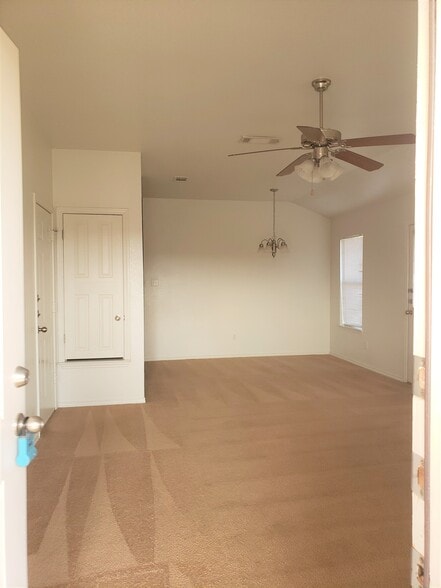 Building Photo - 2810 Ashley Dr