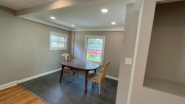 Building Photo - 13 Scott Ave