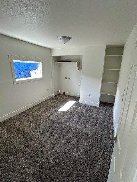 Building Photo - 301 E 4th St