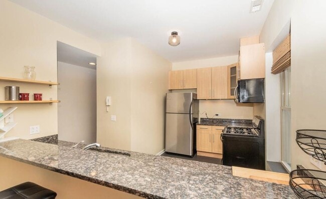 Building Photo - 2 bedroom in Chicago IL 60615