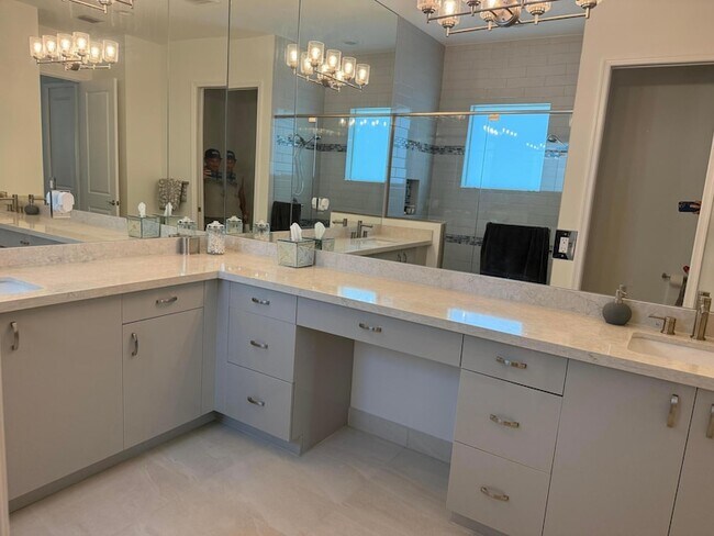 Building Photo - 12597 Vincenza Way