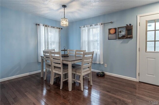 Building Photo - 215 Francis St