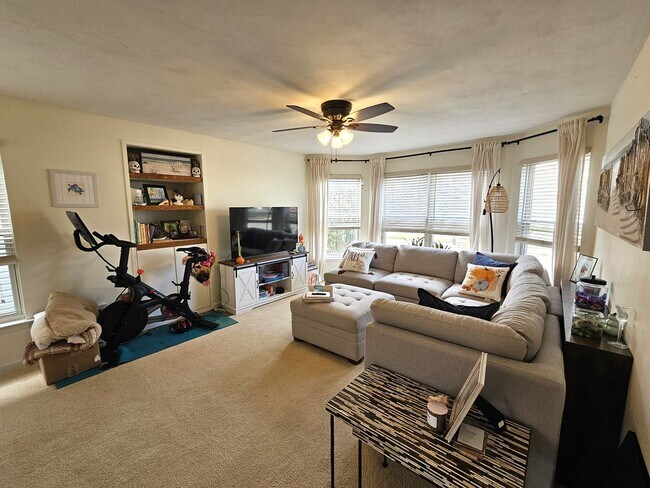 Building Photo - Ocean View East