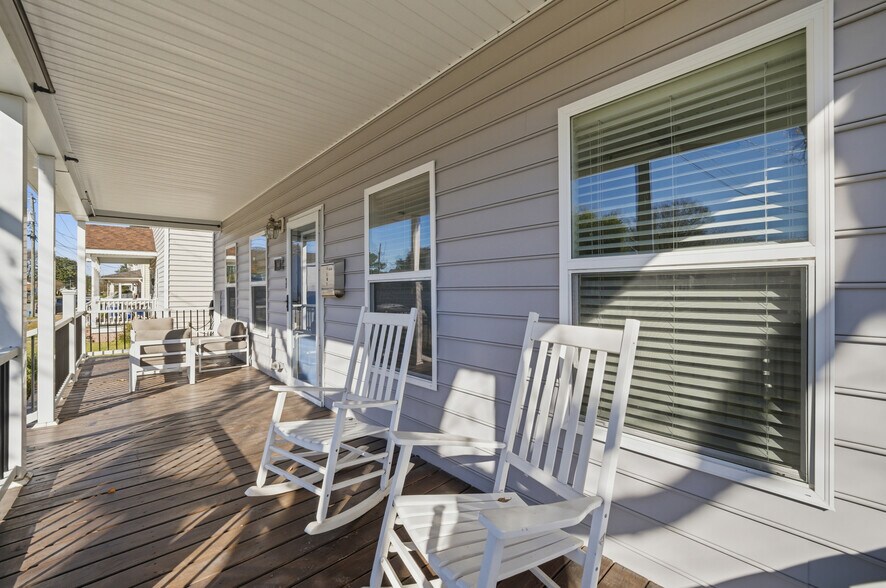 Building Photo - 16 Bagley St