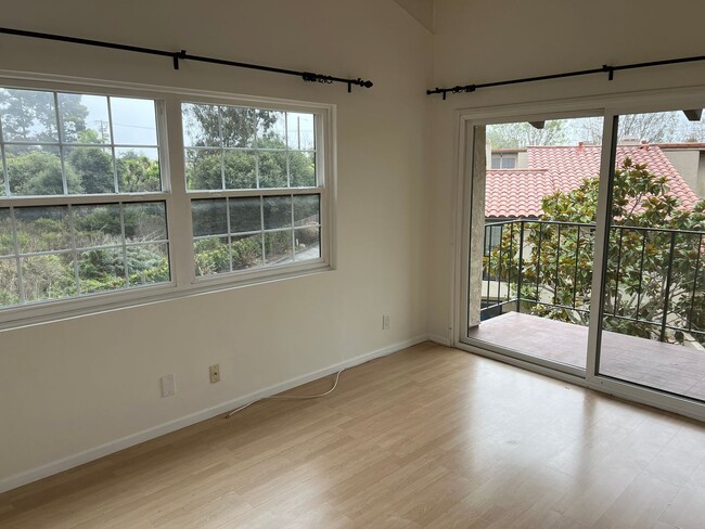 Building Photo - Great Montecito 3 bed 2 bath condo