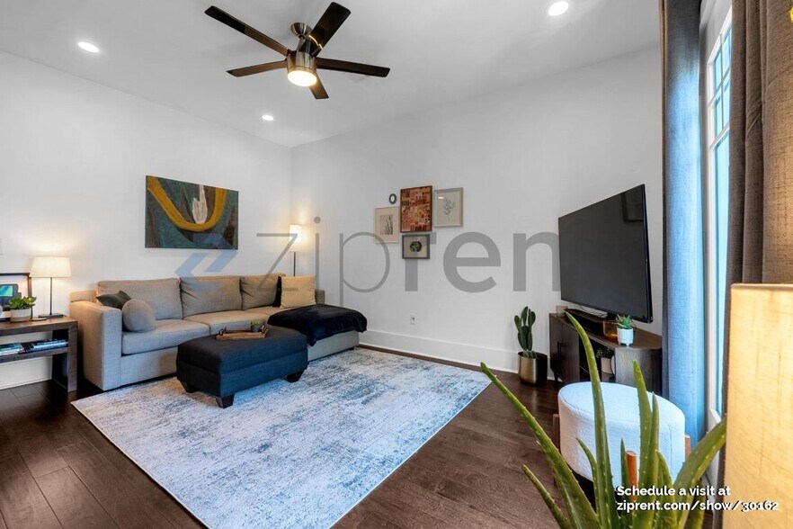 Building Photo - 303 Canton Wy