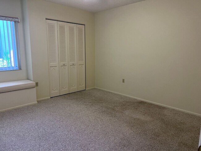 Building Photo - New Listing!