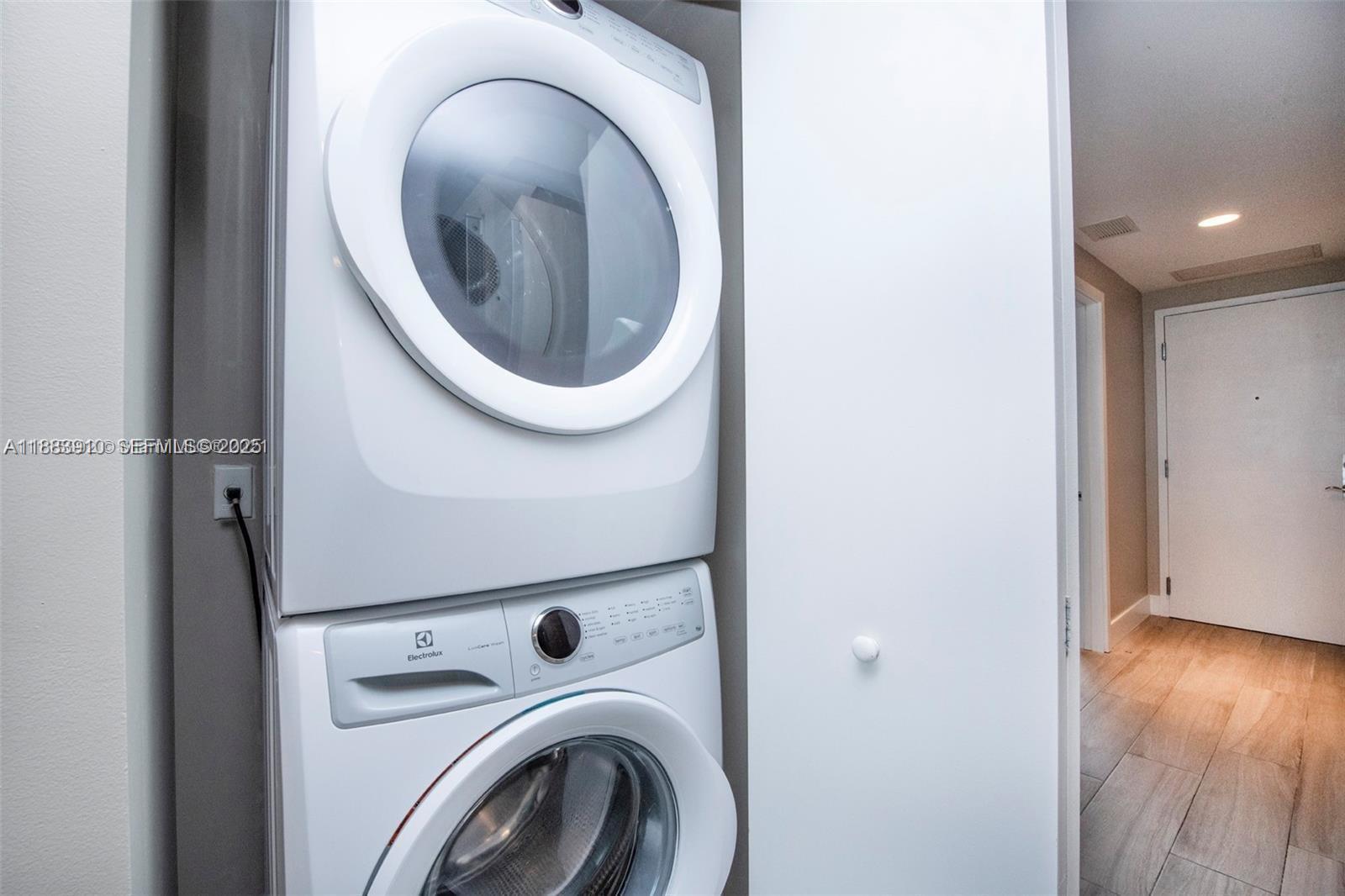 Building Photo - 16385 Biscayne Blvd