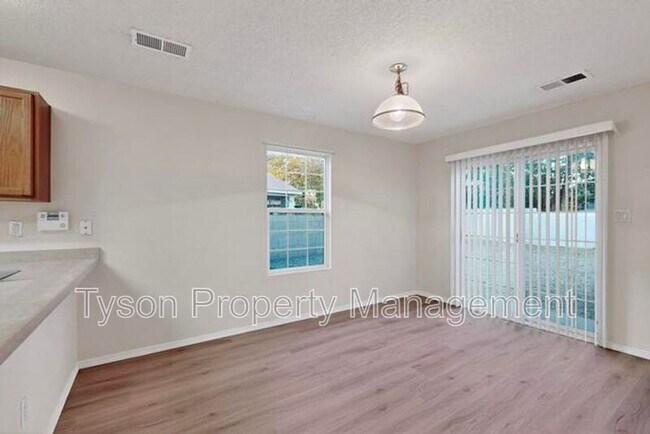 Building Photo - 8001 Vinemont Pl NW