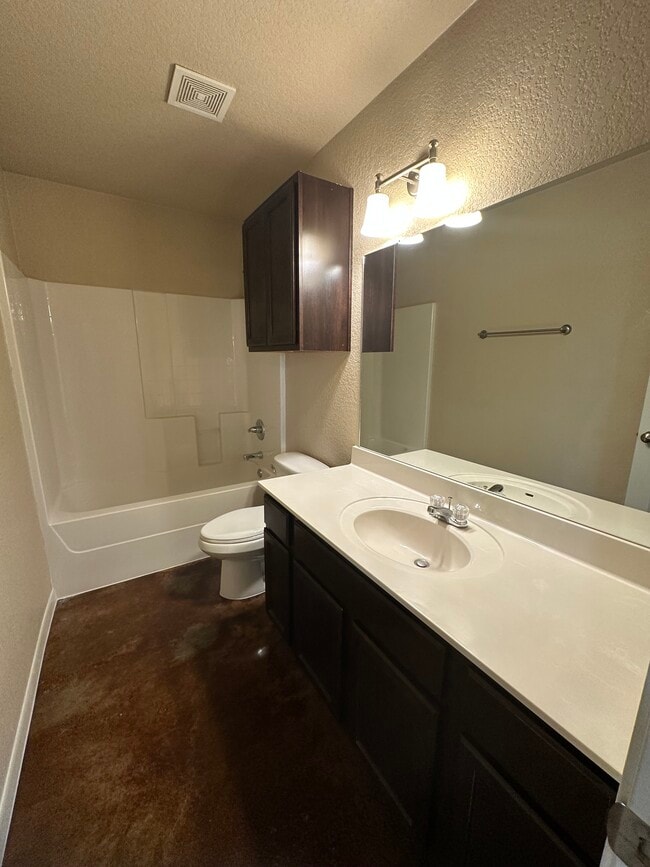 Building Photo - 2108 Pinckney Ct