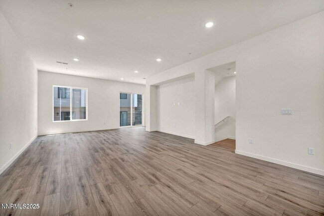 Building Photo - 557 California Ave