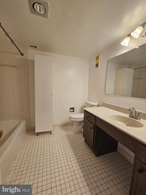 Building Photo - 3709 S George Mason Dr