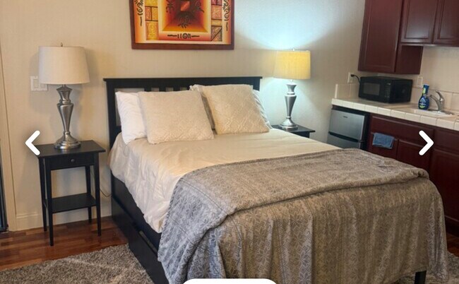 Building Photo - 201 Shrike Cir