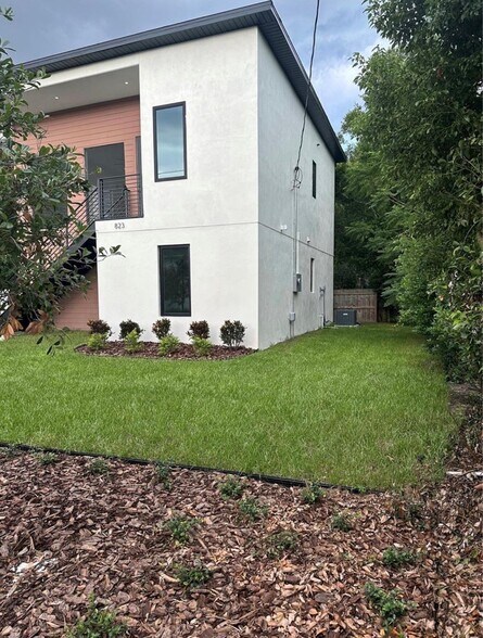 Building Photo - 823 La Salle Ave