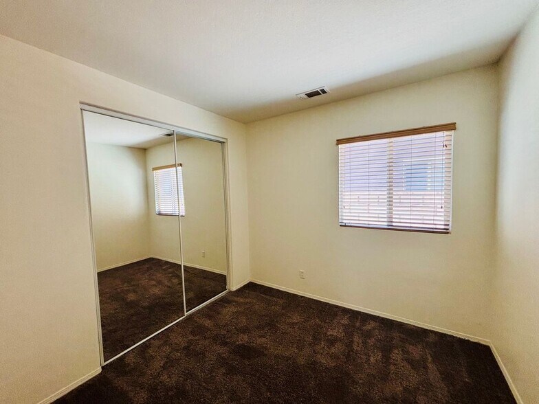 Building Photo - 5806 W Ave K-3