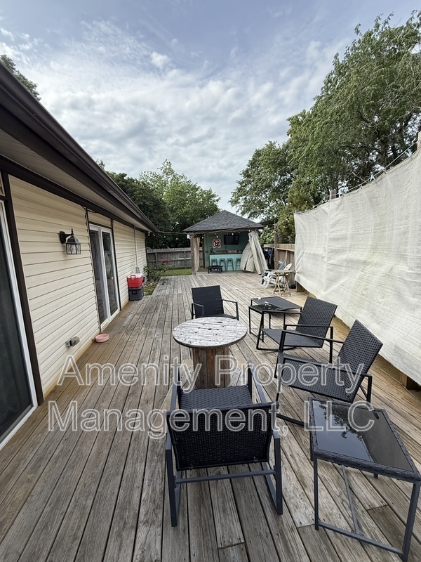 Building Photo - 749 Linden Ct