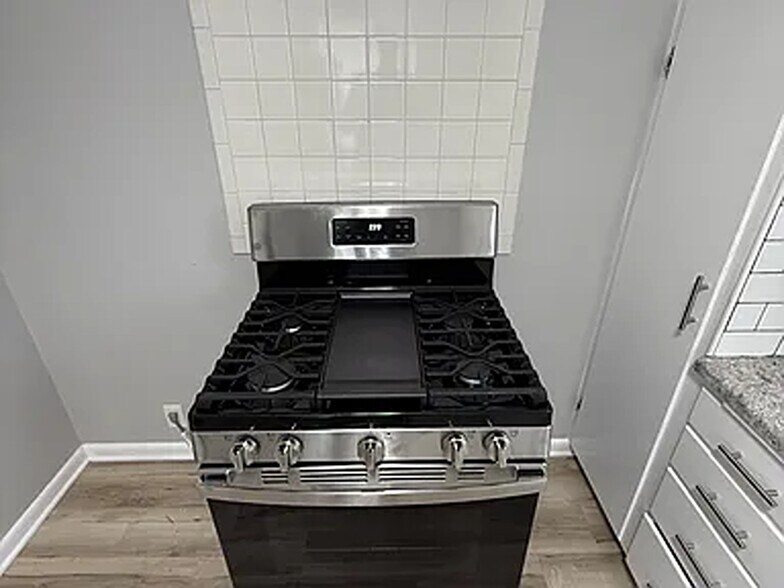 Building Photo - 221 N 33rd St