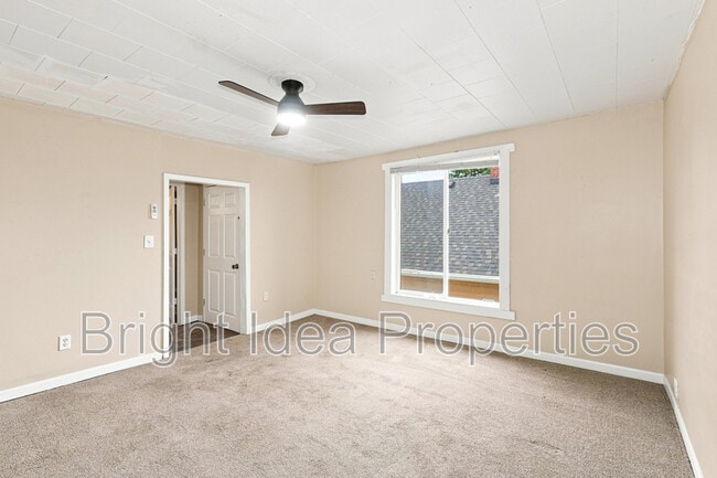 Building Photo - 1097 Suburban Ave E