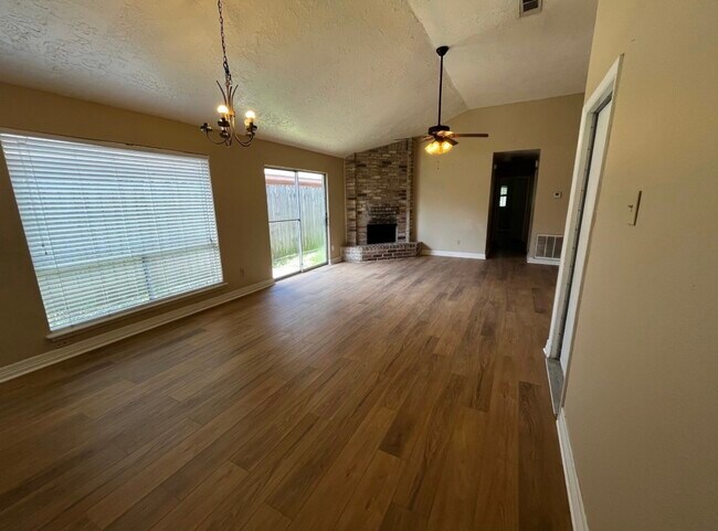 Building Photo - 11011 Crenchrus Ct