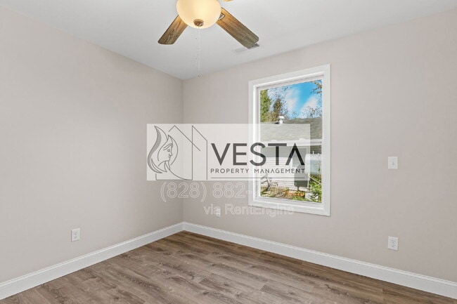 Building Photo - 44 Rosemary Rd