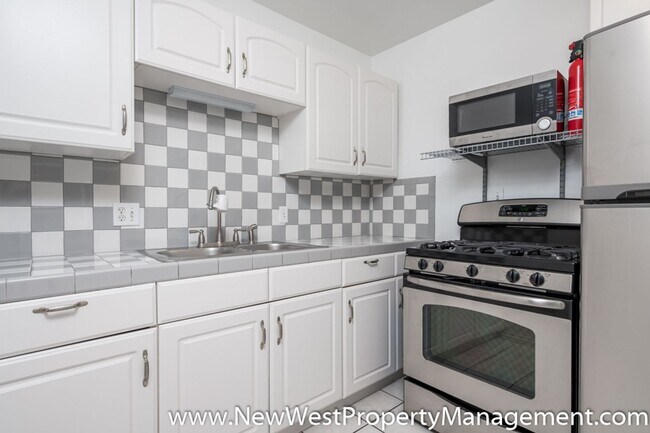 Building Photo - Charming Golden Hill 1-Bedroom, Available Now!