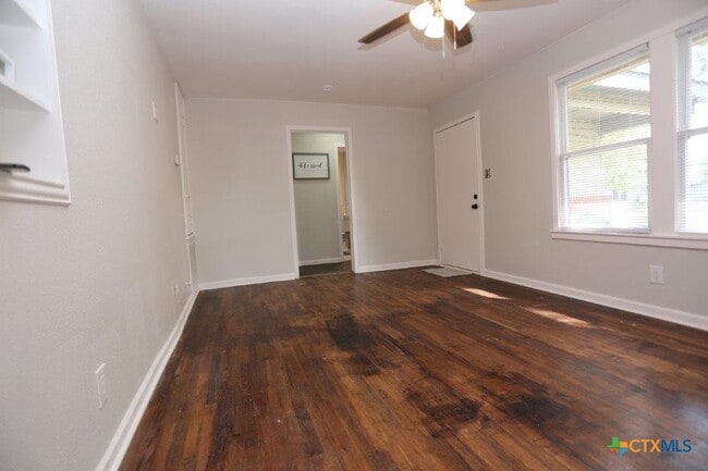 Building Photo - 128 Sherwood St