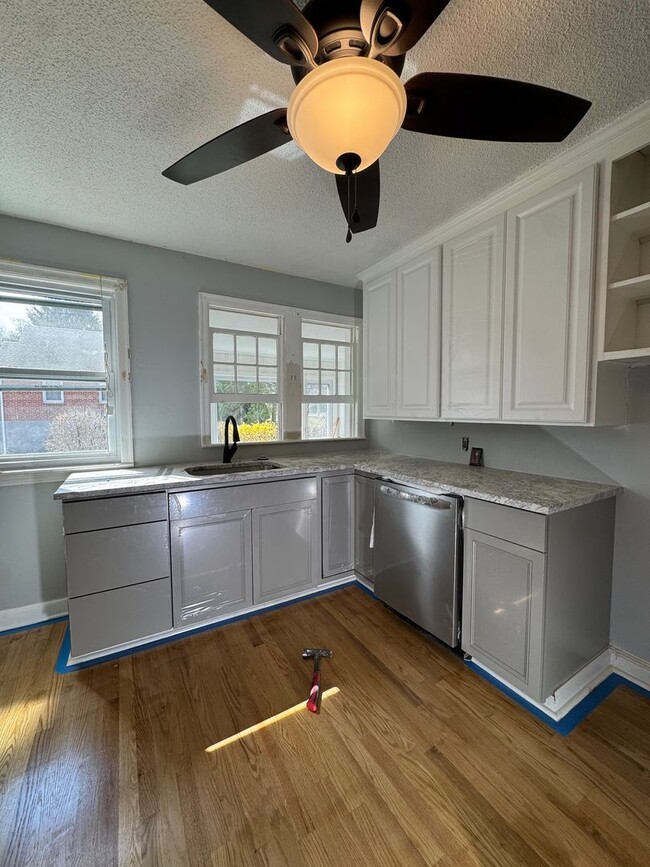 Building Photo - Single Family Home - Over 1 Acre of Land!