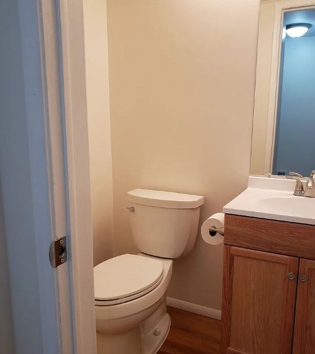 Building Photo - $2,175 Chapel Hill Condo For Rent