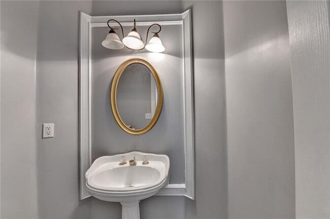 Building Photo - 2072 Fairport Way