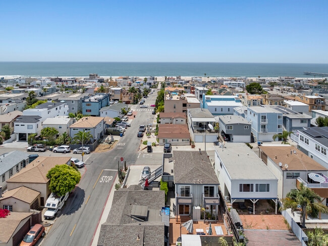 Building Photo - 606 Loma Dr