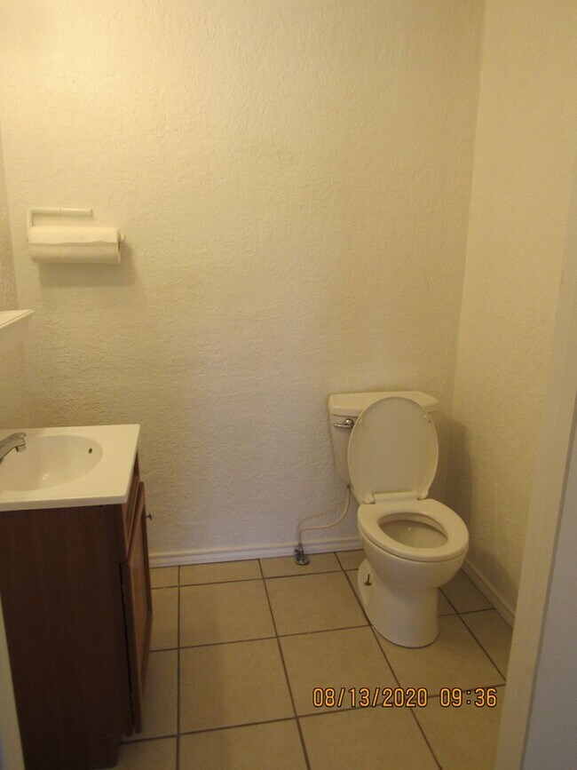 Building Photo - Located walking distance to Cameron University and Comanche Hospital !!