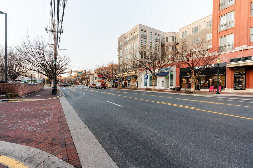 Building Photo - 7131 Arlington Rd