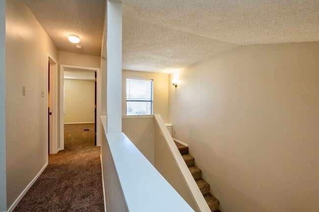 Building Photo - Immaculate 2 Bed, 2 Bath w/Loft Space!