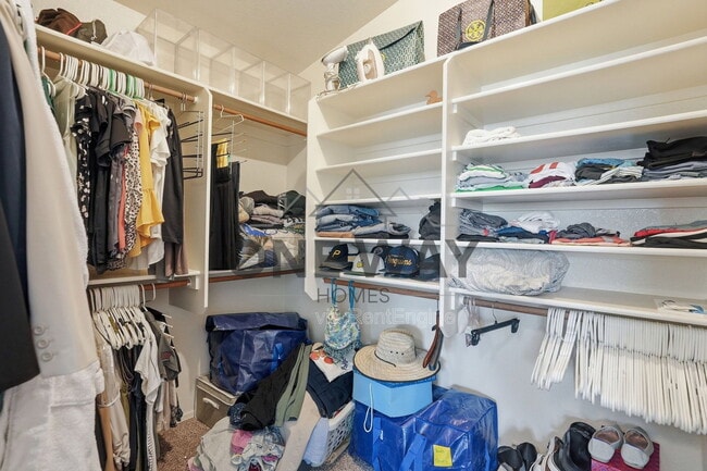 Building Photo - 1307 E Century Ave