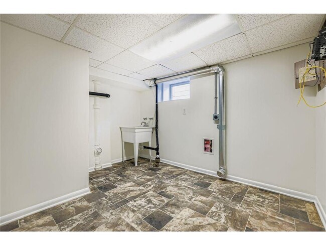 Building Photo - 1683 Minnehaha Ave E