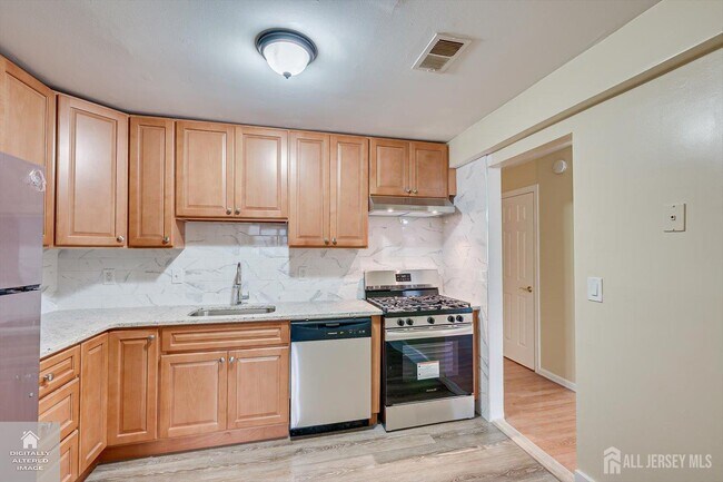 Building Photo - 434 College Dr