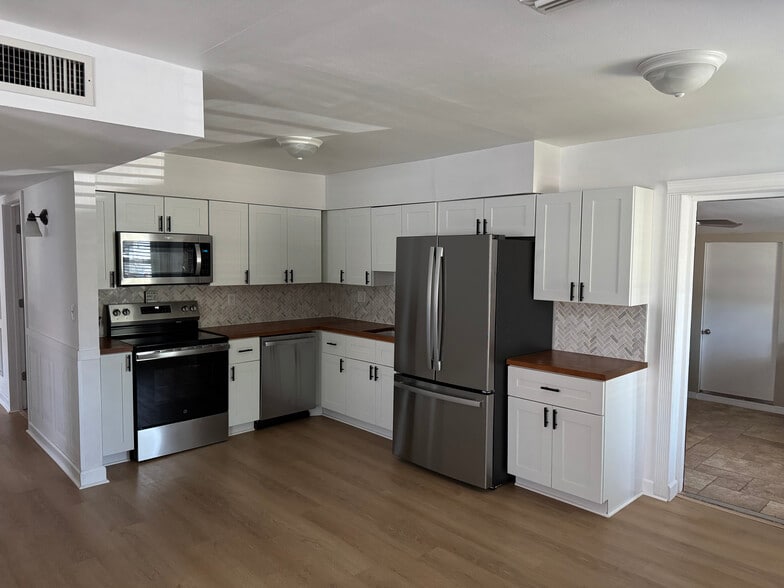 Building Photo - 6527 S West Shore Cir