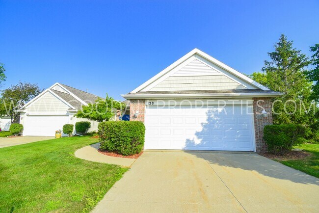Building Photo - 2 Bedroom 2 bath Town Home in West Des Moines