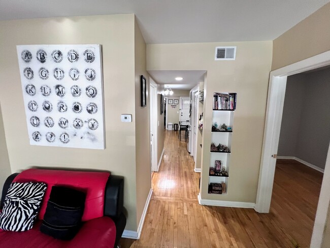 Building Photo - 2330 N Lockwood Ave