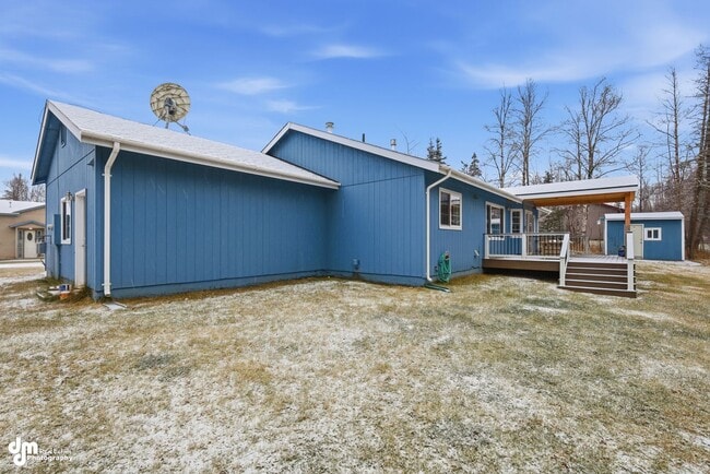 Building Photo - 3 BEDROOM | 2 BATHROOM | 2 CAR GARAGE